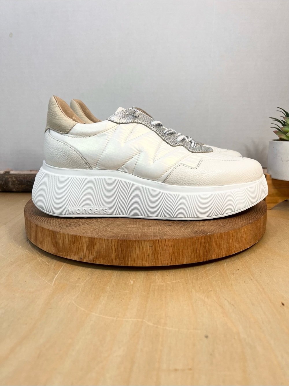 Wonders Berlin Women's Leather Wedge Sneakers (Model A-3602) size 38